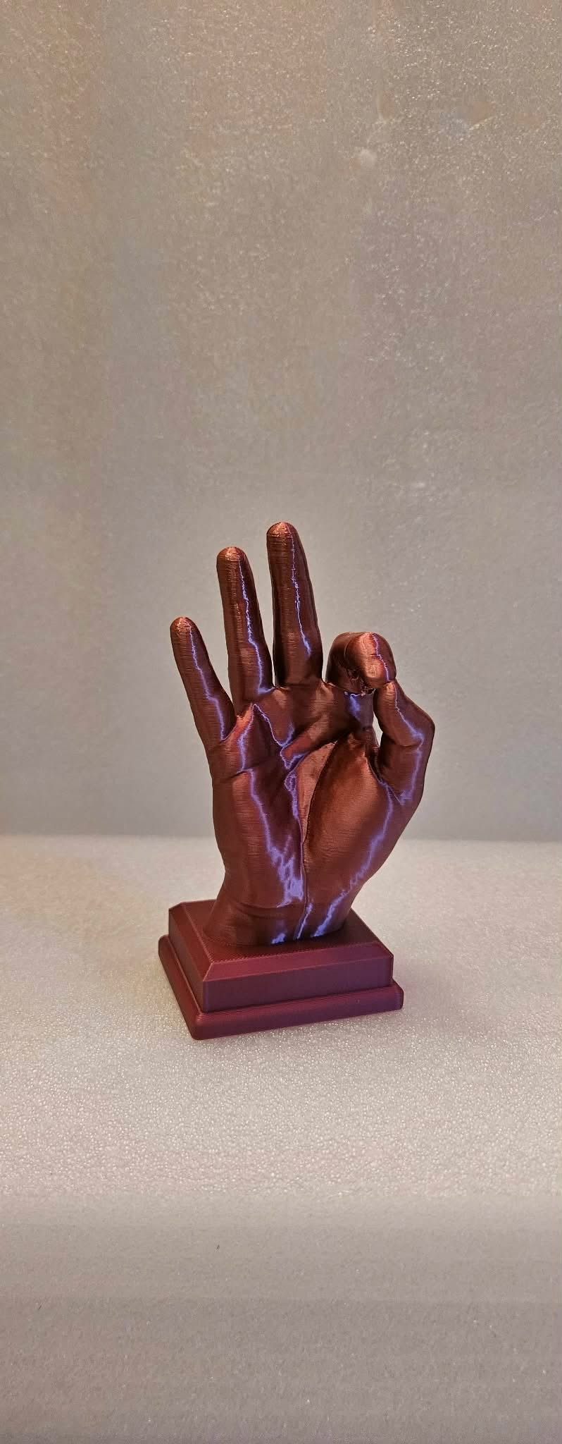 3D-Printed Hand Gesture Sculpture – Desktop Display