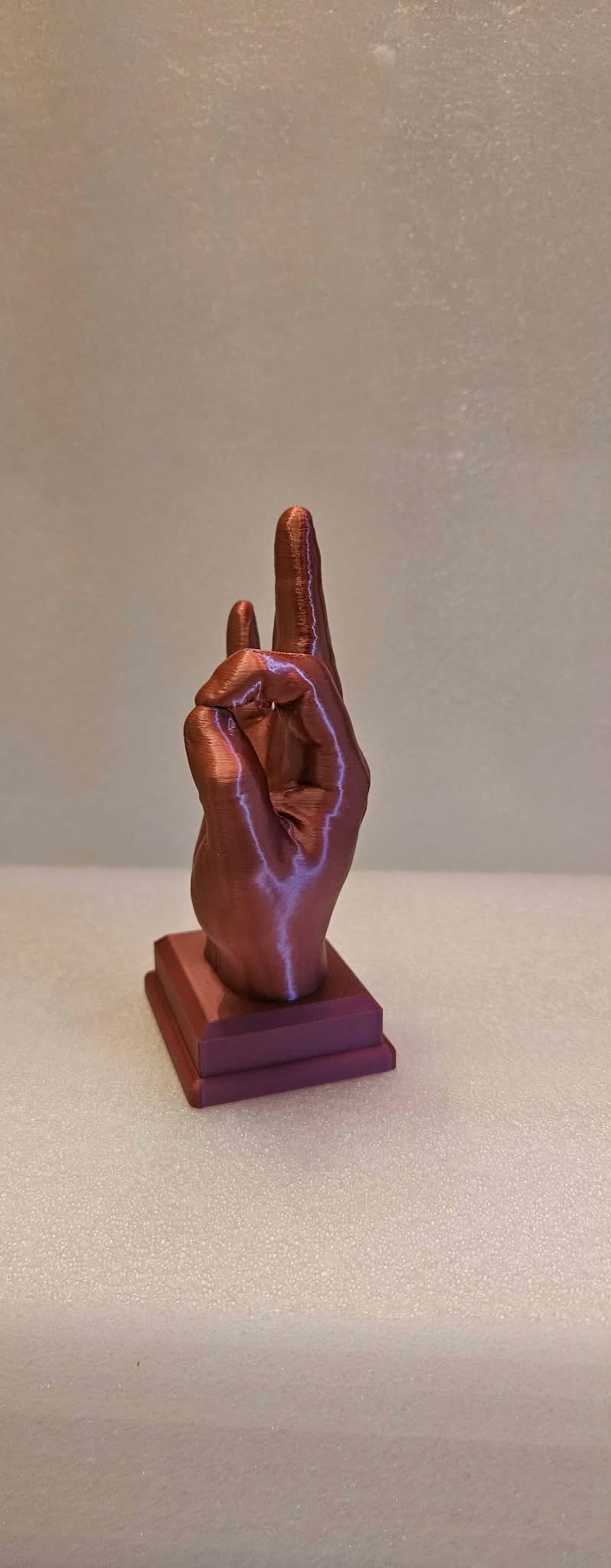 3D-Printed Hand Gesture Sculpture – Desktop Display
